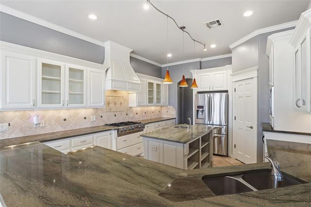 2716 Warwick Place, Edmond, OK 73013