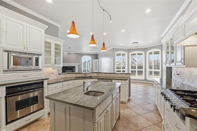 2716 Warwick Place, Edmond, OK 73013