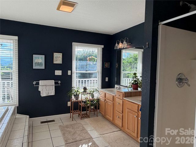 136 Johnnie Hills None, Burnsville, NC 28714