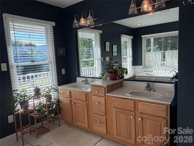 136 Johnnie Hills None, Burnsville, NC 28714