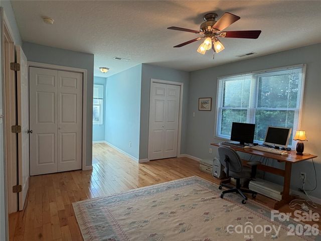 136 Johnnie Hills None, Burnsville, NC 28714