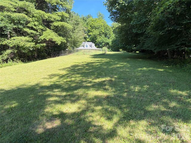 136 Johnnie Hills None, Burnsville, NC 28714