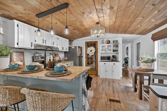 483 Trotters Lane, Gate City, VA 24251