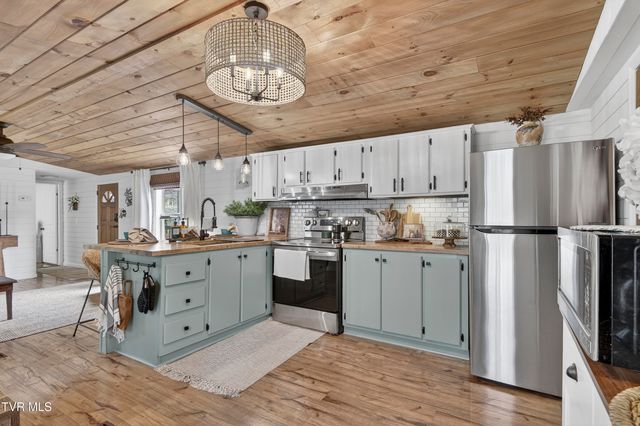 483 Trotters Lane, Gate City, VA 24251