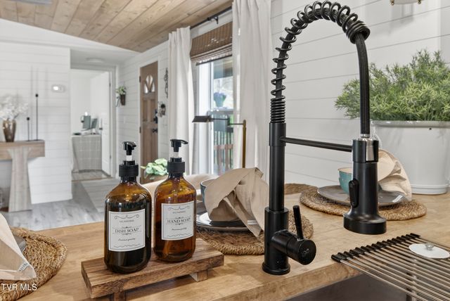 483 Trotters Lane, Gate City, VA 24251