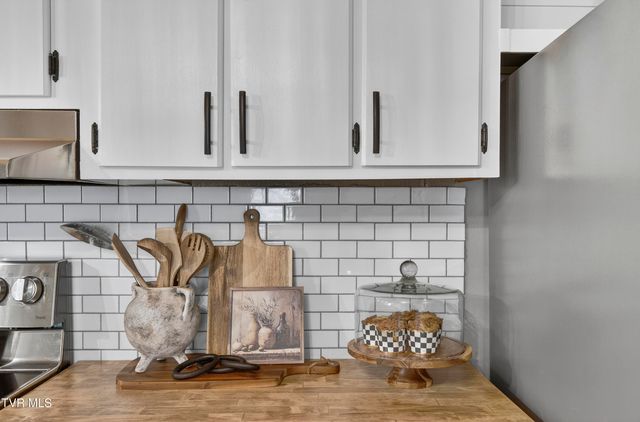 483 Trotters Lane, Gate City, VA 24251