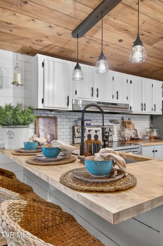 483 Trotters Lane, Gate City, VA 24251