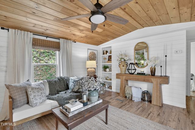 483 Trotters Lane, Gate City, VA 24251