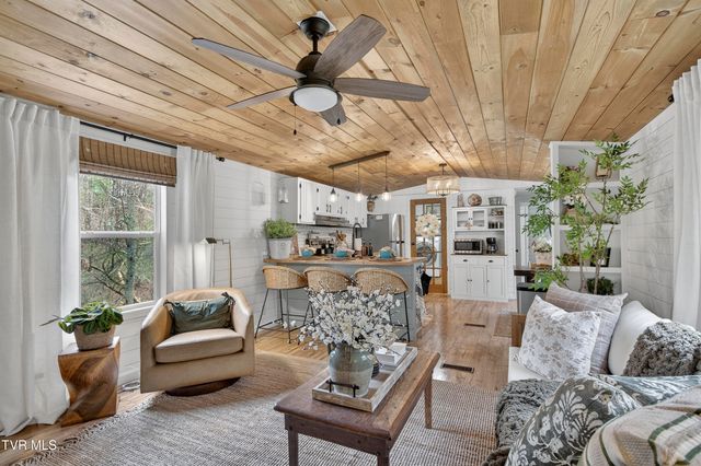 483 Trotters Lane, Gate City, VA 24251