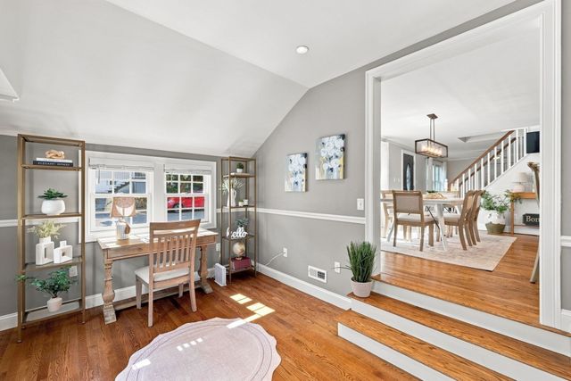 17 Greenwood Road, Peabody, MA 01960