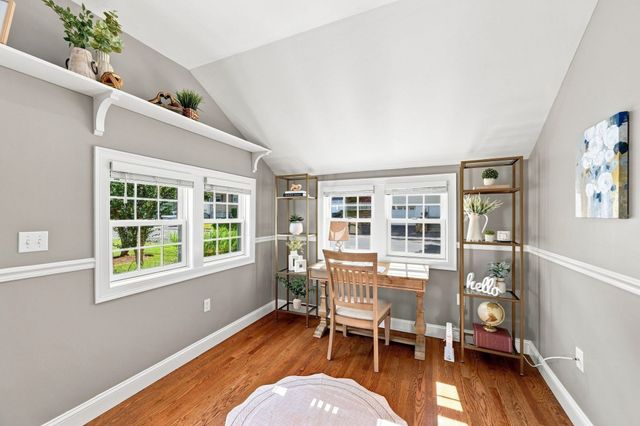 17 Greenwood Road, Peabody, MA 01960