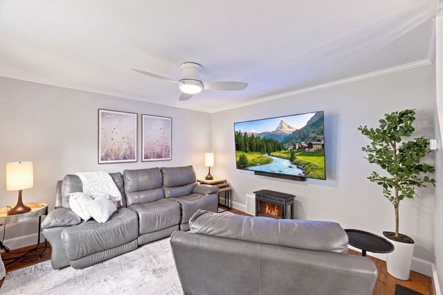 17 Greenwood Road, Peabody, MA 01960