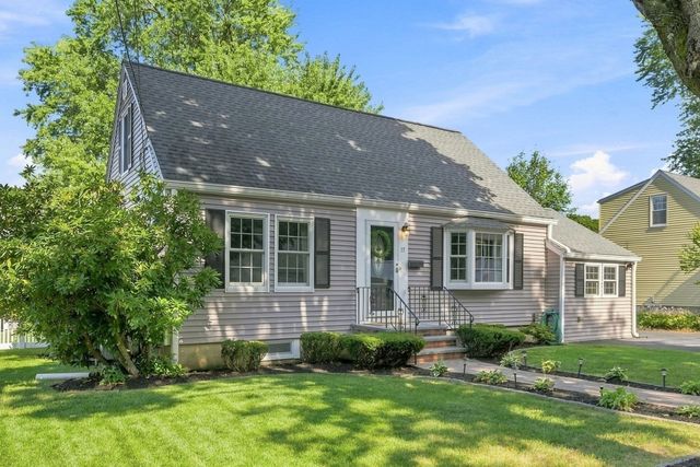 17 Greenwood Road, Peabody, MA 01960