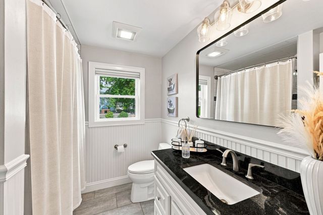 17 Greenwood Road, Peabody, MA 01960