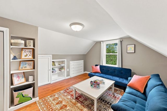 17 Greenwood Road, Peabody, MA 01960