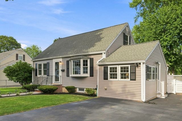 17 Greenwood Road, Peabody, MA 01960
