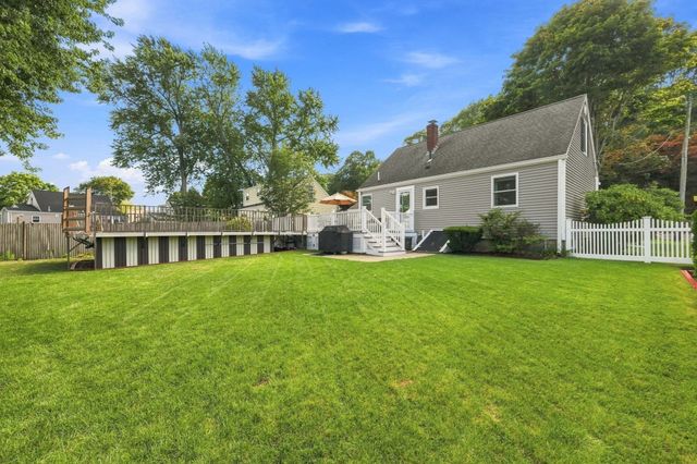 17 Greenwood Road, Peabody, MA 01960