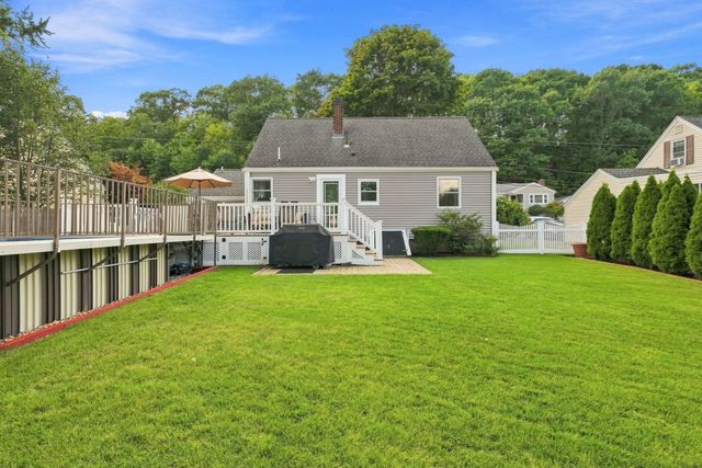 17 Greenwood Road, Peabody, MA 01960