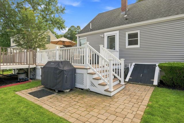 17 Greenwood Road, Peabody, MA 01960