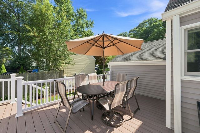 17 Greenwood Road, Peabody, MA 01960
