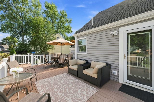 17 Greenwood Road, Peabody, MA 01960