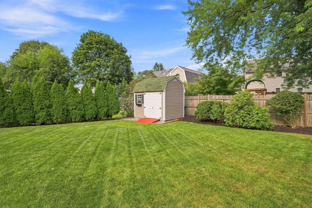 17 Greenwood Road, Peabody, MA 01960