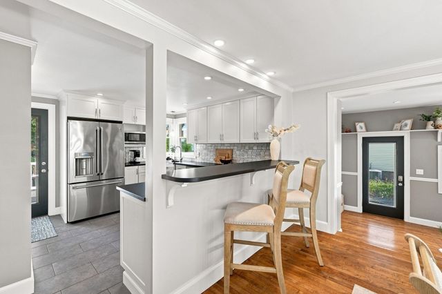 17 Greenwood Road, Peabody, MA 01960