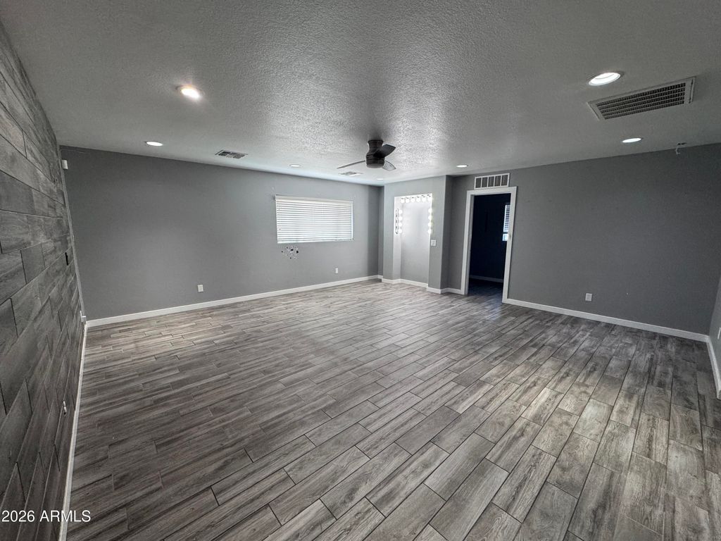 Image 9 of property listing at 1152 E DANA Avenue, Mesa, AZ 85204