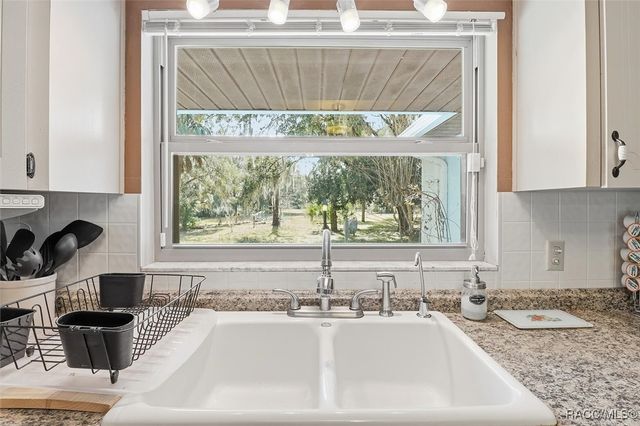 8679 W Morgan Street, Crystal River, FL 34428