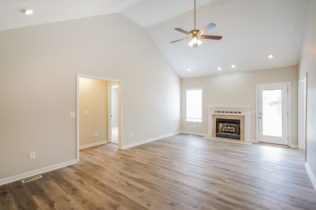 204 Oxford Pl, Gallatin, TN 37066