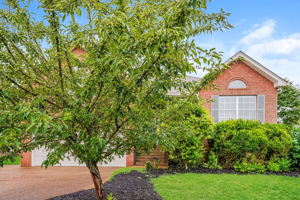 204 Oxford Pl, Gallatin, TN 37066