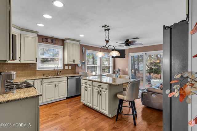 21 Redlands Court, Toms River, NJ 08757