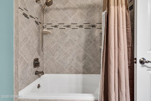 21 Redlands Court, Toms River, NJ 08757