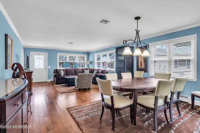 21 Redlands Court, Toms River, NJ 08757