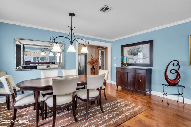 21 Redlands Court, Toms River, NJ 08757