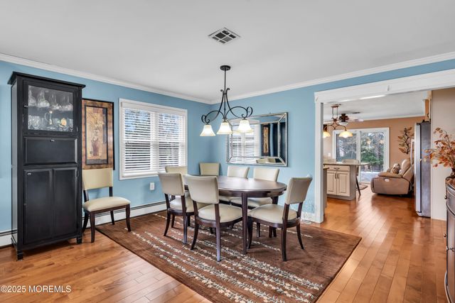 21 Redlands Court, Toms River, NJ 08757