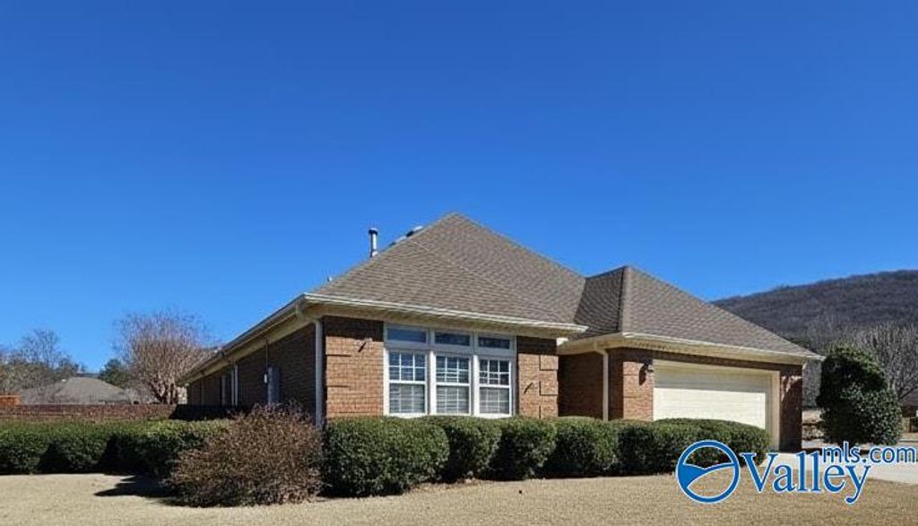 15000 Ashmont Circle, Huntsville, AL 35803