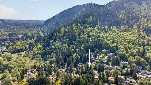 37 x Crystal Creek Cir, Issaquah, WA 98027
