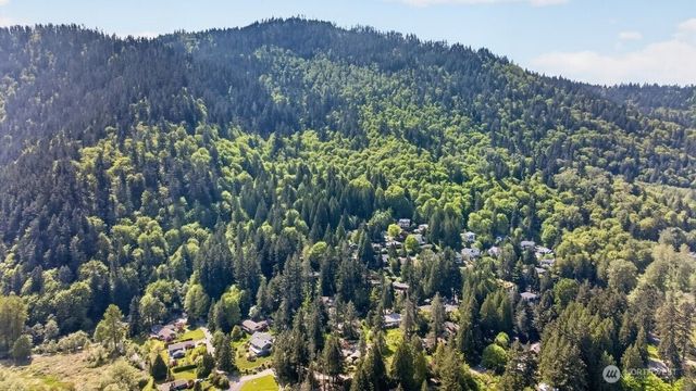 37 x Crystal Creek Cir, Issaquah, WA 98027