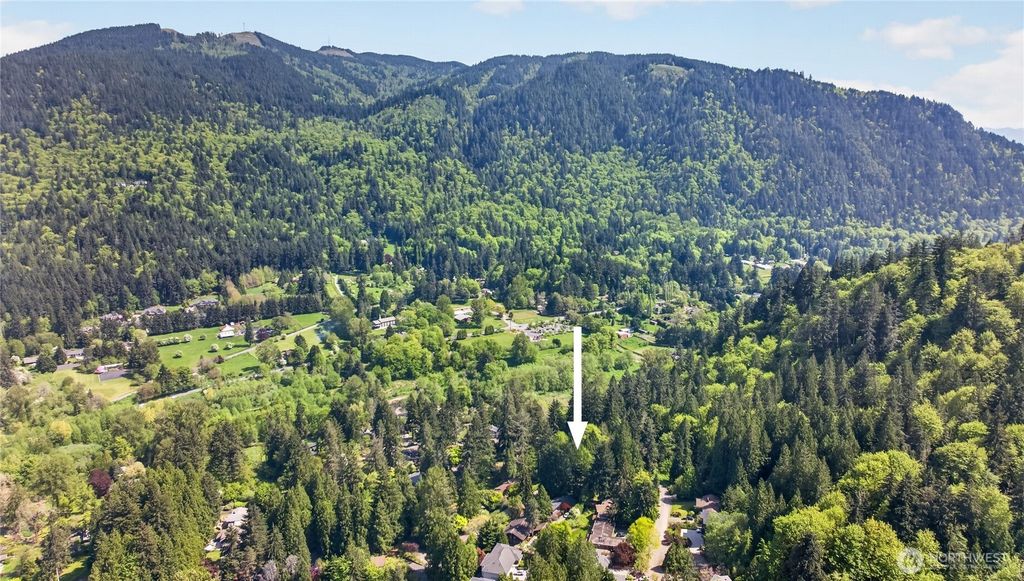 37 x Crystal Creek Cir, Issaquah, WA 98027