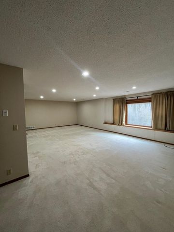 938 N White Tail Cir, Wichita, KS 67206