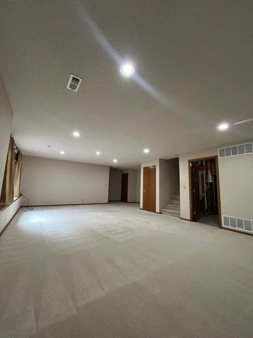 938 N White Tail Cir, Wichita, KS 67206