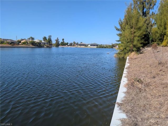 302 SW 21st AVE, Cape Coral, FL 33991