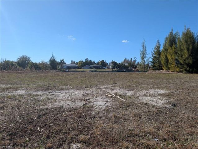 302 SW 21st AVE, Cape Coral, FL 33991