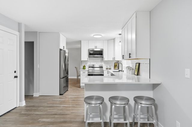 4301 Heritage Hills Drive, Bloomington, MN 55437