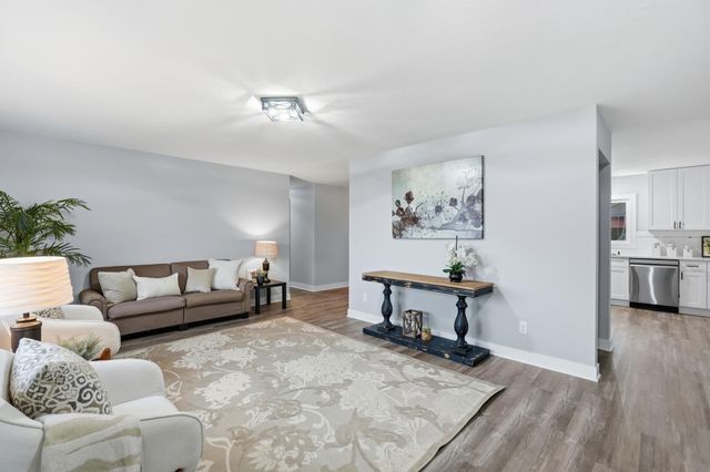 4301 Heritage Hills Drive, Bloomington, MN 55437