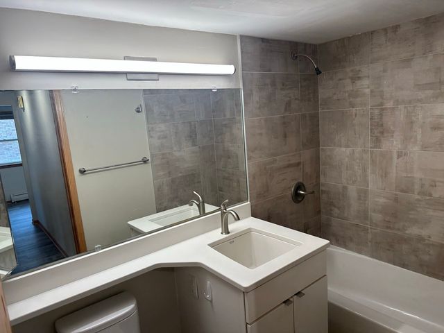 4220 Ingersoll Avenue 203, Des Moines, IA 50312