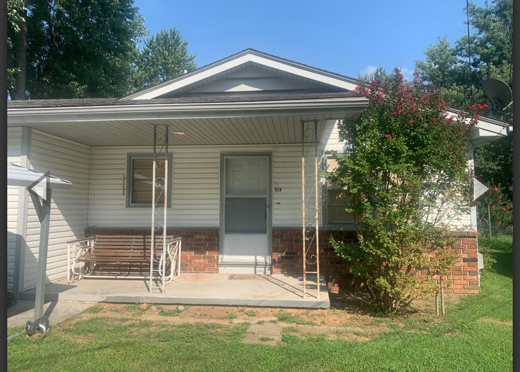 928 North Glenn Avenue, Springfield, MO 65803