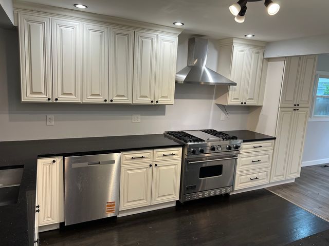 17 N Iowa Avenue, Addison, IL 60101