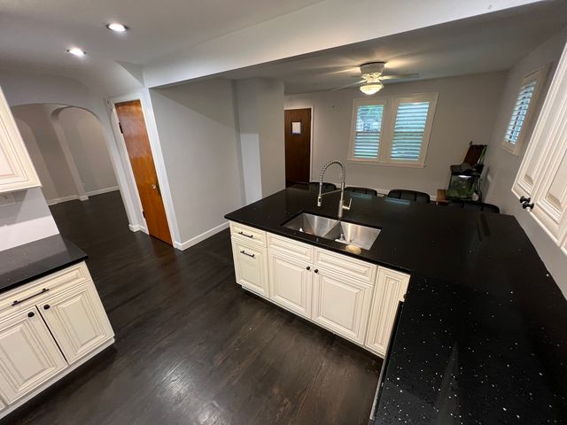 17 N Iowa Avenue, Addison, IL 60101